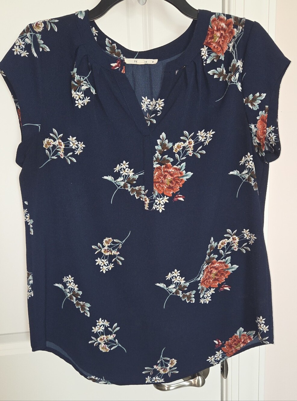 fun2fun Navy Floral Split V Neck Blouse Size M